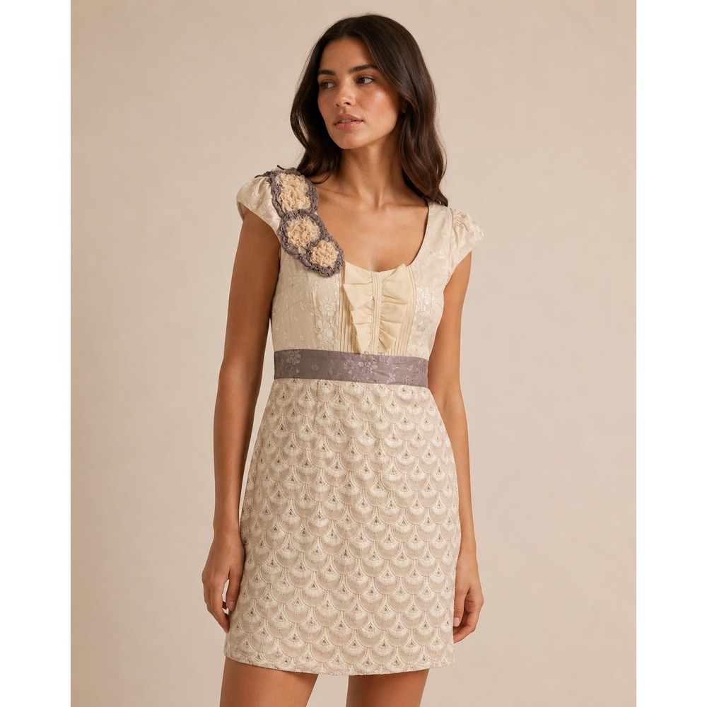 Floreat Anthropologie Cream Scalloped‎ Lace Rosette Sheath Dress Size 6